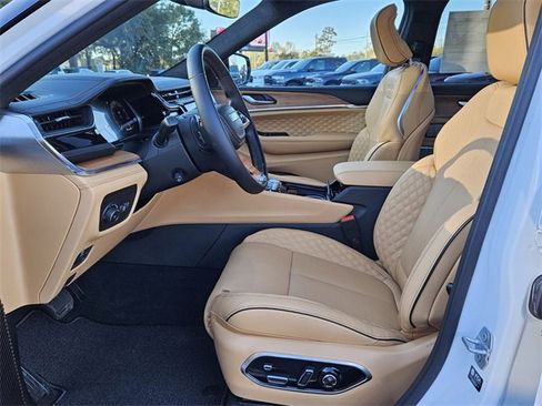 New 2025 Jeep Grand Cherokee Summit image 3