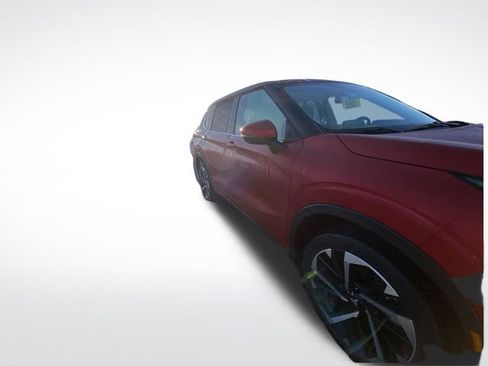 Used 2024 Mitsubishi Outlander SE Black Edition image 13