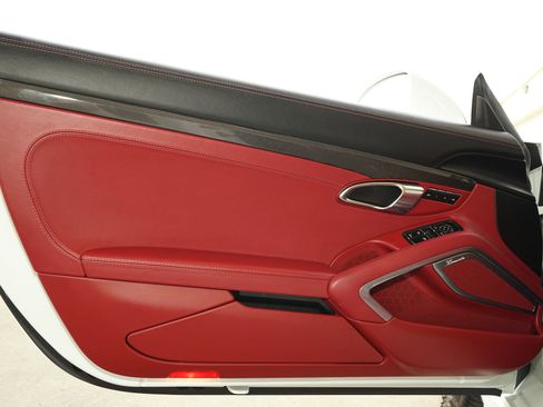 Used 2018 Porsche 911 Turbo image 17