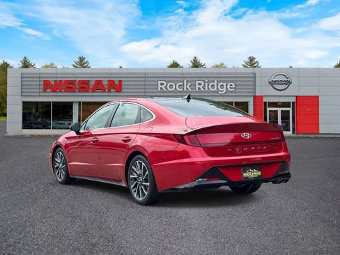 Used 2021 Hyundai Sonata Limited w/ Preferred Accessory Package FWD image 4