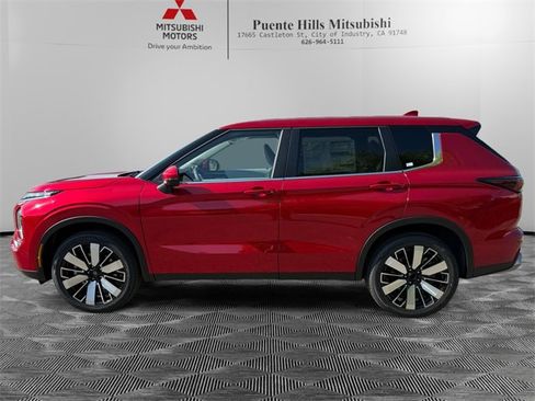 New 2025 Mitsubishi Outlander SE image 8