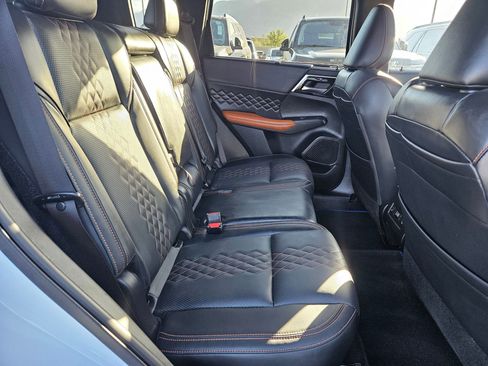 Used 2025 Mitsubishi Outlander SEL AWD/4WD image 64