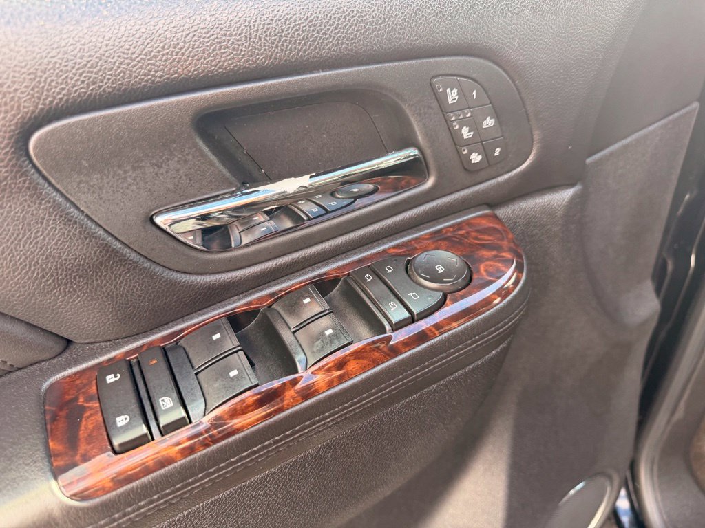 Used 2011 GMC Yukon XL Denali AWD/4WD image 32
