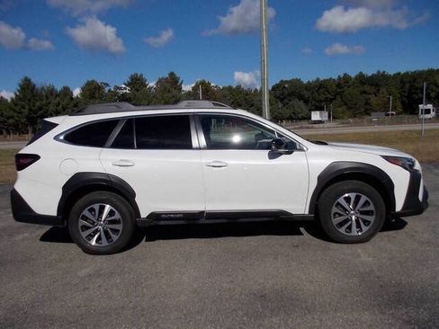 Used 2024 Subaru Outback Premium AWD/4WD image 7