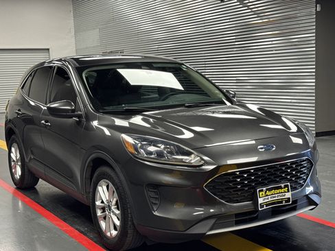 Used 2020 Ford Escape SE image 6