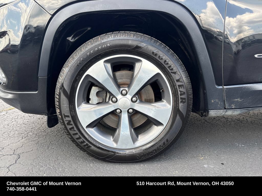 Used 2019 Jeep Cherokee Limited AWD/4WD image 27