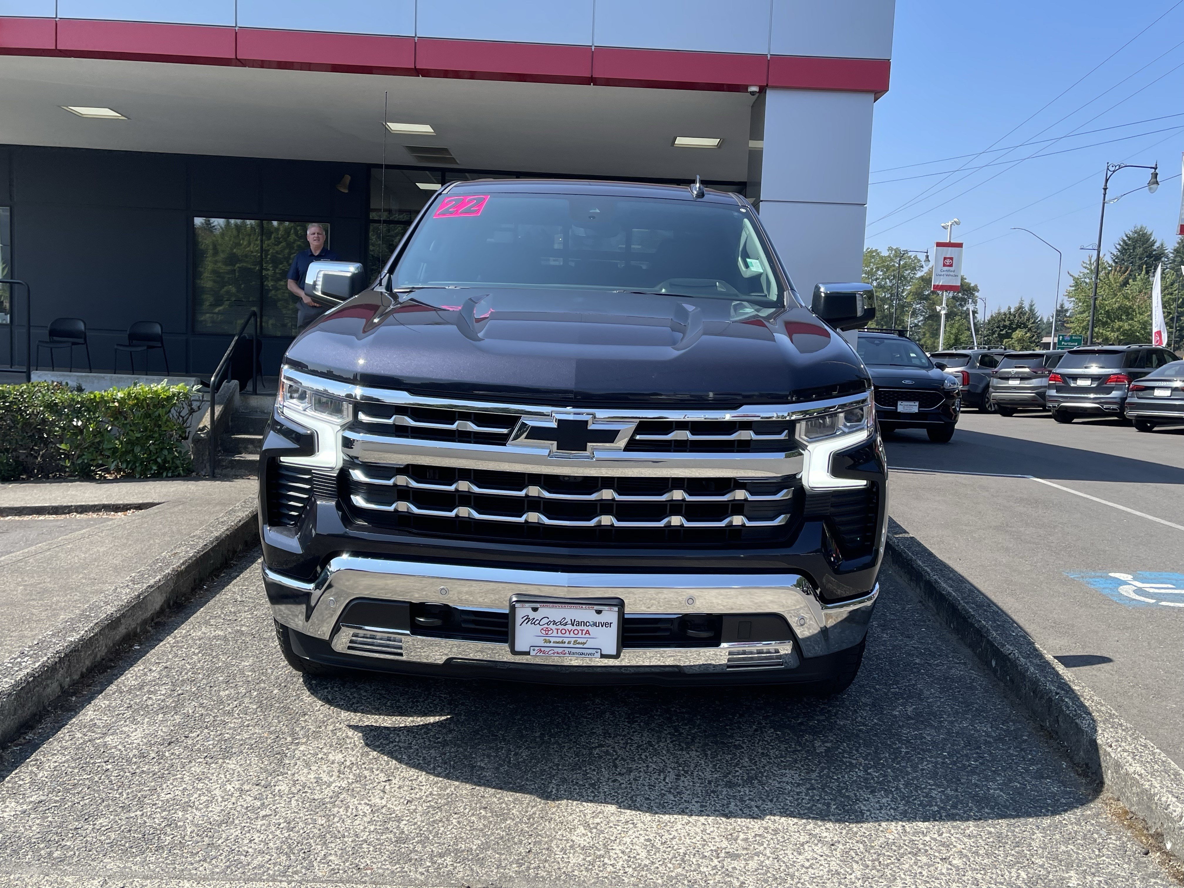 Used 2022 Chevrolet Silverado 1500 LTZ AWD/4WD image 2