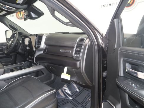 Used 2025 RAM 2500 Laramie AWD/4WD image 40