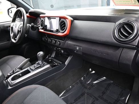 Used 2019 Toyota Tacoma TRD Off-Road image 42