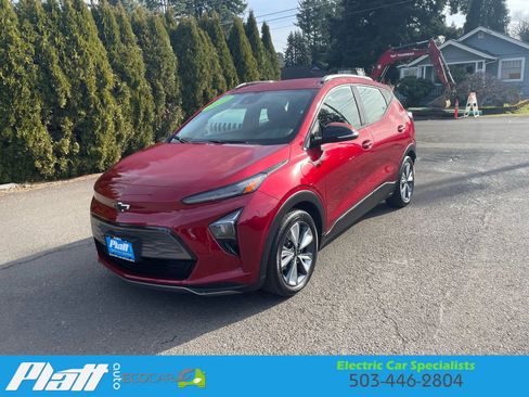 Used 2022 Chevrolet Bolt EUV LT w/ Convenience Package image 2