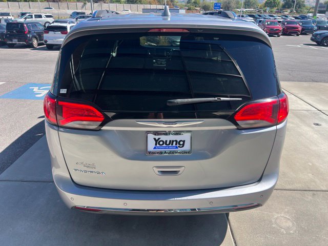 Used 2020 Chrysler Pacifica Touring-L FWD image 4