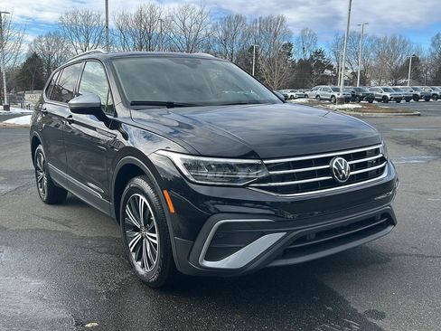 Used 2024 Volkswagen Tiguan Wolfsburg Edition image 9