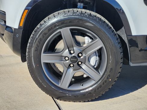 New 2026 Land Rover Defender 110 X-Dynamic SE image 10