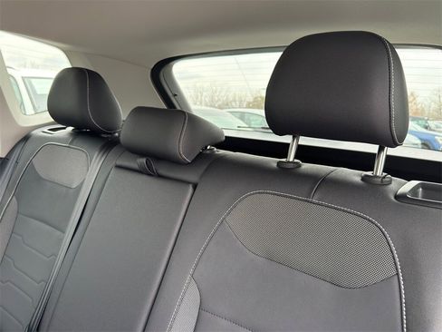 New 2026 Volkswagen Taos SE image 30