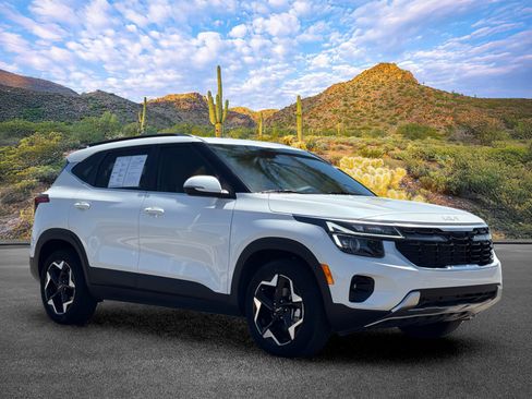 Certified 2024 Kia Seltos EX FWD image 2