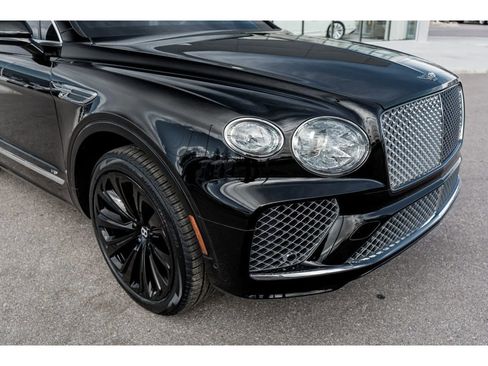 Used 2022 Bentley Bentayga image 19