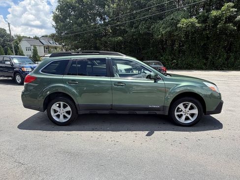 Used 2014 Subaru Outback 2.5i Premium AWD/4WD image 4