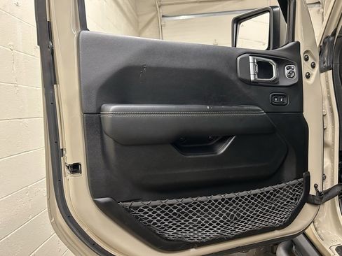 Used 2020 Jeep Gladiator Overland image 12