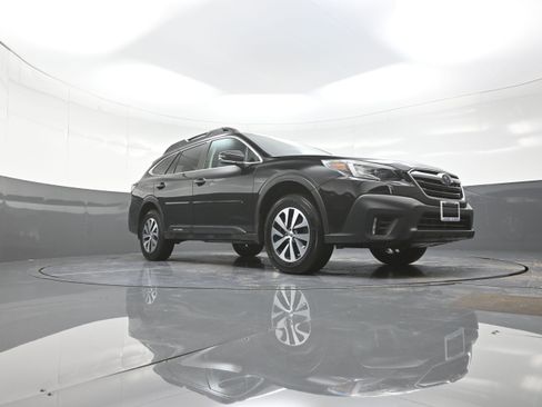 Used 2022 Subaru Outback Premium image 9