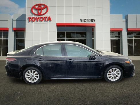 Used 2024 Toyota Camry SE FWD image 2