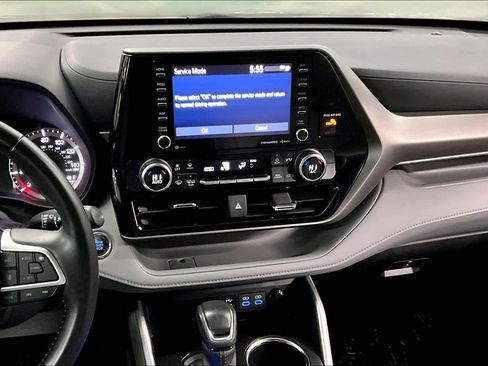 Certified 2022 Toyota Highlander LE image 6