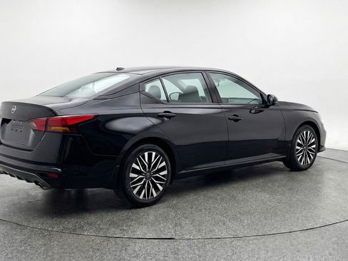 Used 2025 Nissan Altima 2.5 SV image 9