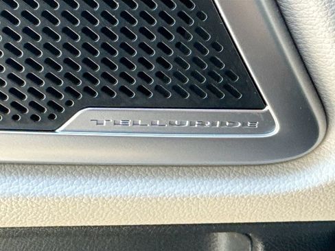 Used 2024 Kia Telluride EX w/ EX Captain's Chair Package FWD image 22