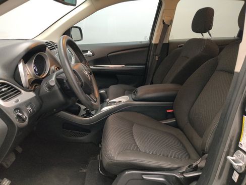 Used 2019 Dodge Journey SE w/ Blacktop Package image 17