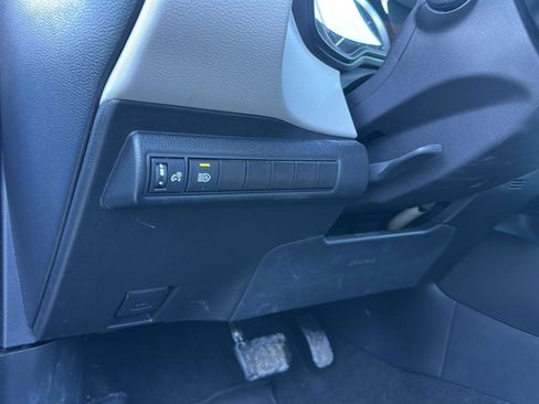 Used 2022 Toyota Corolla LE image 19