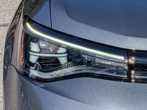 New 2026 Volkswagen Taos SE image 9