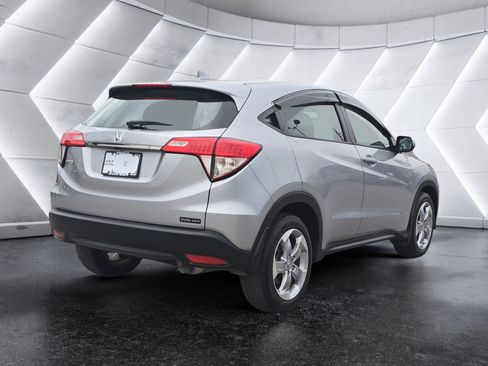Used 2022 Honda HR-V LX image 3