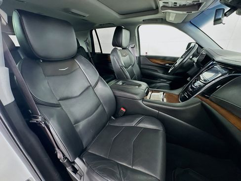 Used 2017 Cadillac Escalade Luxury RWD image 33