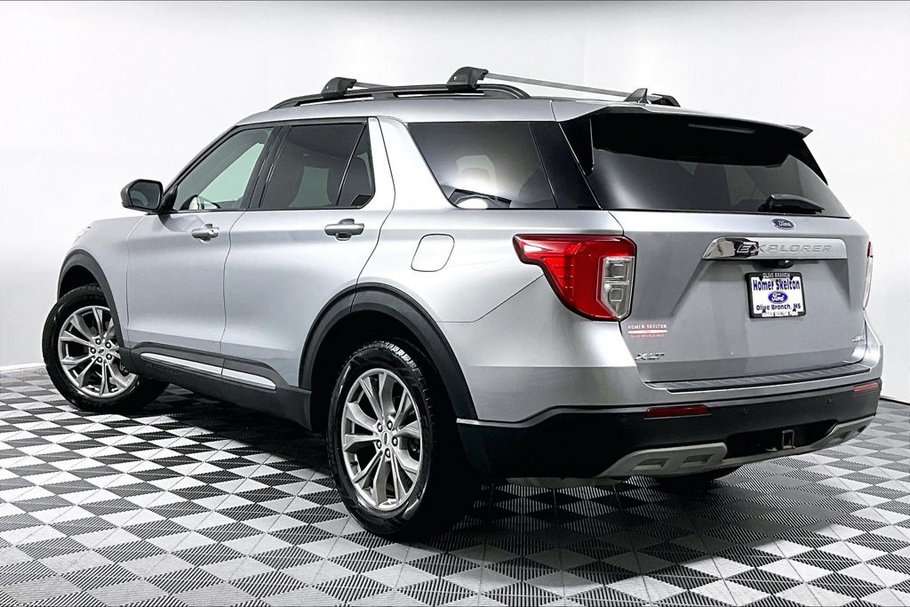 Used 2021 Ford Explorer XLT w/ Equipment Group 202A AWD/4WD image 11
