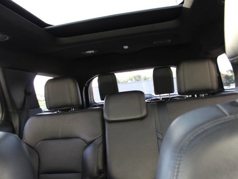 Used 2018 Ford Explorer XLT w/ Equipment Group 202A image 14