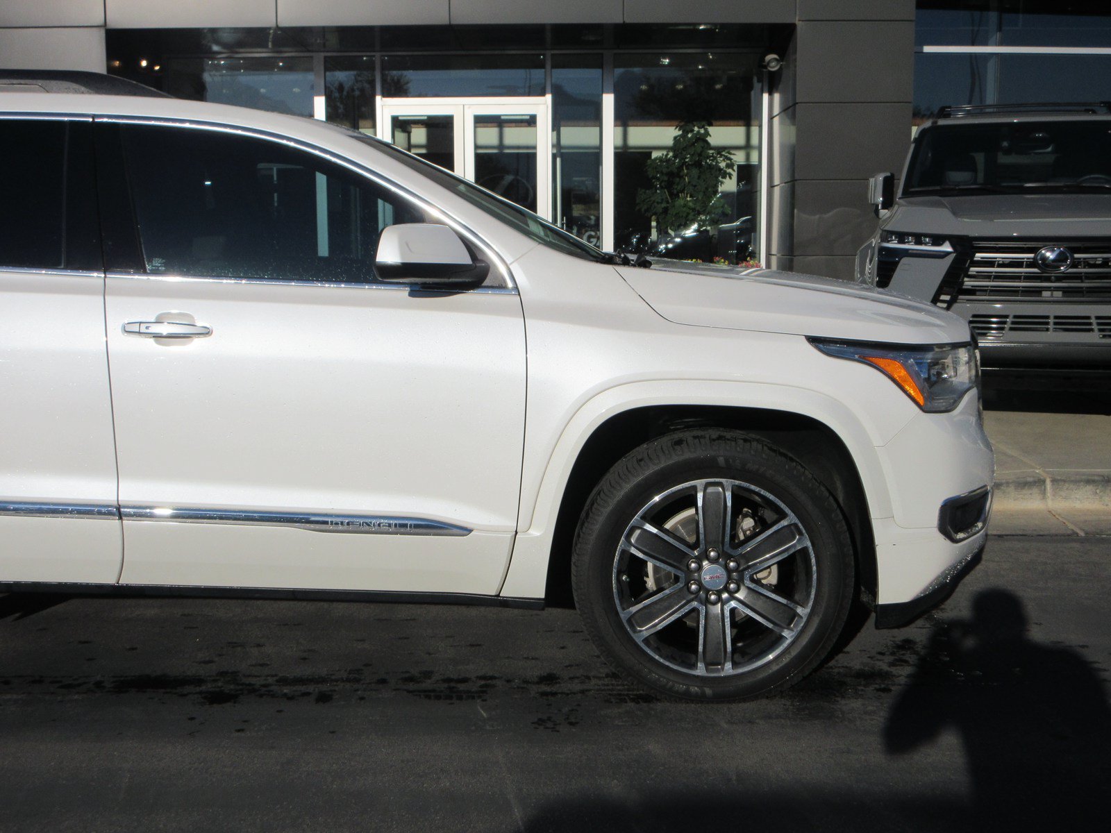 Used 2017 GMC Acadia Denali w/ Technology Package AWD/4WD image 14