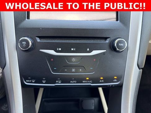 Used 2014 Ford Fusion SE image 25