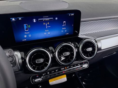 New 2026 Mercedes-Benz GLB 250 image 19