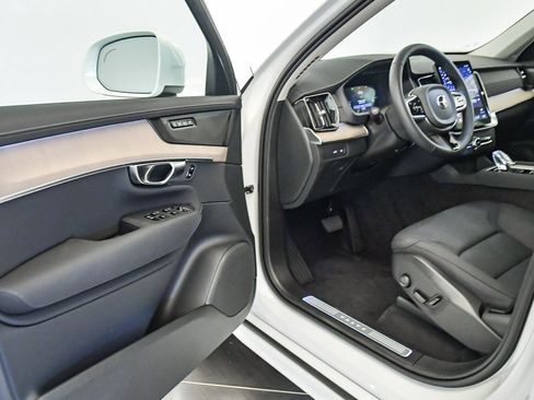 Certified 2025 Volvo XC90 T8 Plus w/ Protection Package Premier image 24