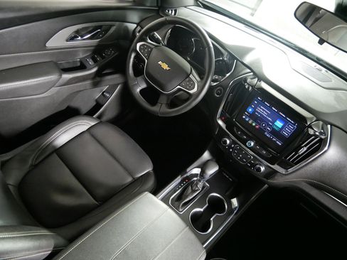 Used 2023 Chevrolet Traverse LT image 9