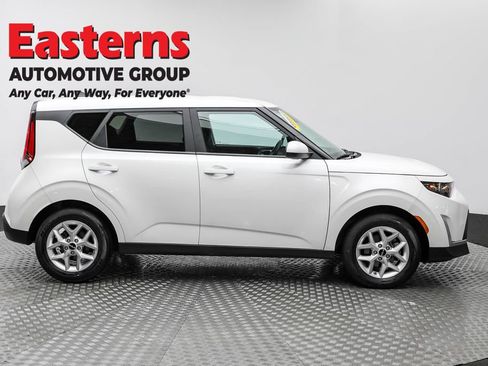 Used 2025 Kia Soul LX w/ LX Technology Package image 4