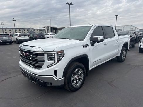 Used 2025 GMC Sierra 1500 SLT image 7