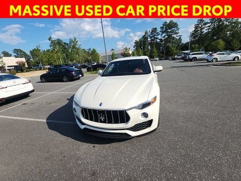 Used 2017 Maserati Levante AWD/4WD image 4