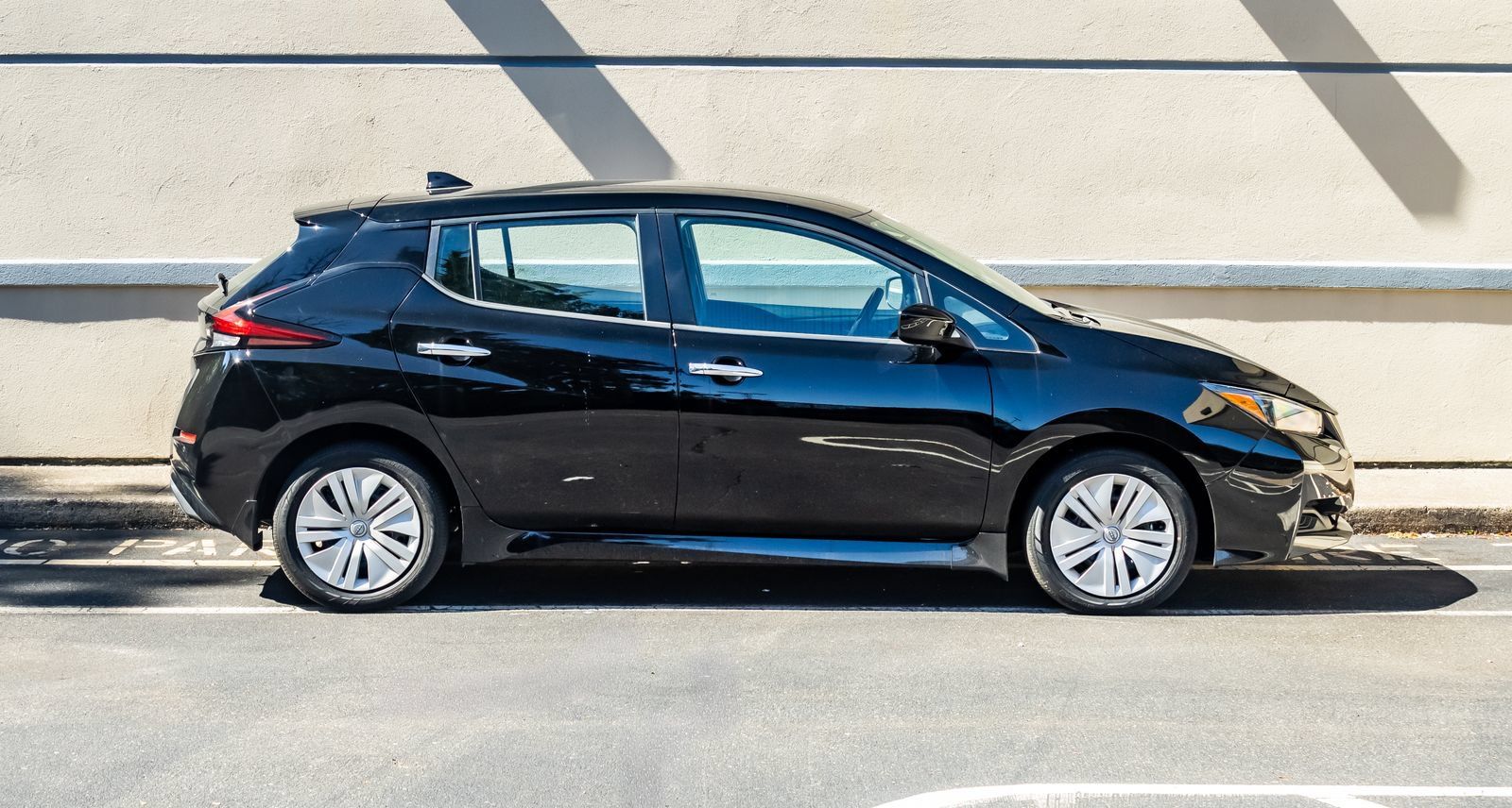 Used 2025 Nissan Leaf S FWD image 9