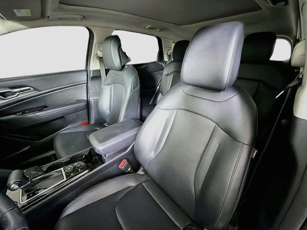Used 2025 Kia Sportage EX w/ Premium Package FWD image 14