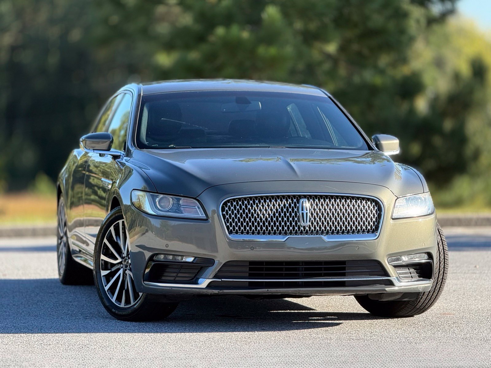 Used 2017 Lincoln Continental Select FWD image 4