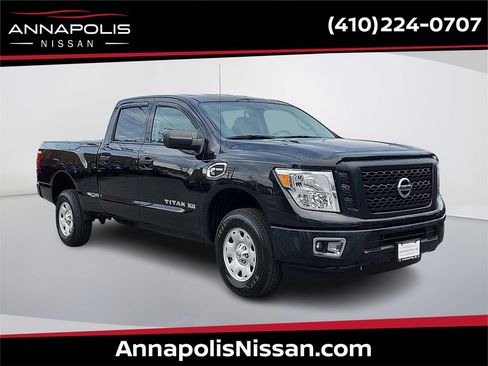 Used 2017 Nissan Titan S image 1