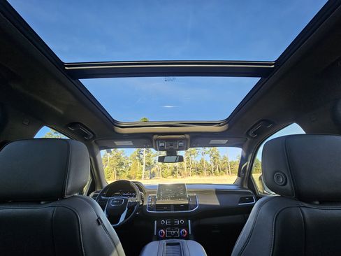 Used 2021 GMC Yukon SLT w/ SLT Premium Package image 36