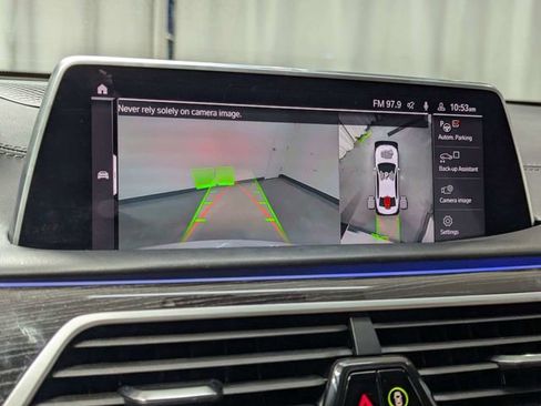 Used 2021 BMW 750i xDrive w/ Luxury Rear Seating Package image 15