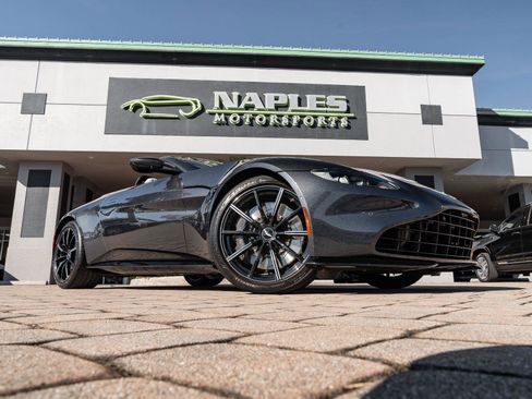 Used 2021 Aston Martin V8 Vantage Roadster image 12