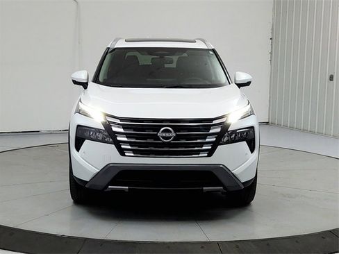 Used 2025 Nissan Rogue SL w/ Tech Package image 2